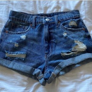 Aero Mom Shorts